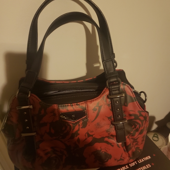 Red & black purse - Picture 3 of 3